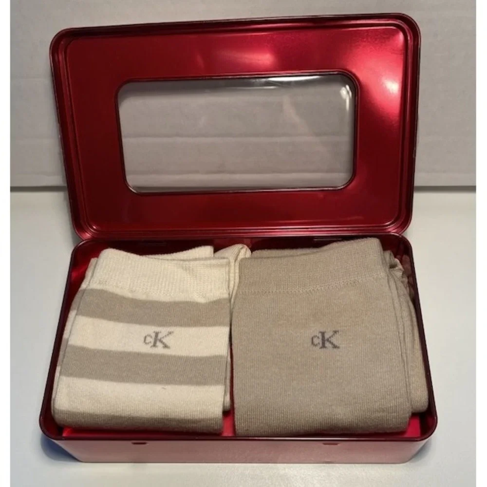 Calvin Klein Womens Crew Socks 2 Pack Neutral Beige Stripe Gift Tin‎ CK Logo